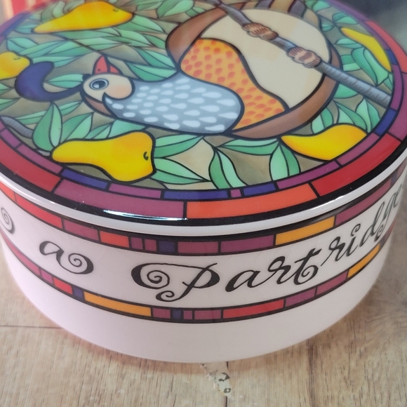 VTG MIKASA Ultra Fine Ceramic Dish Trinket Box “And a Partridge in a Pear Tree” - Picture 6 of 10